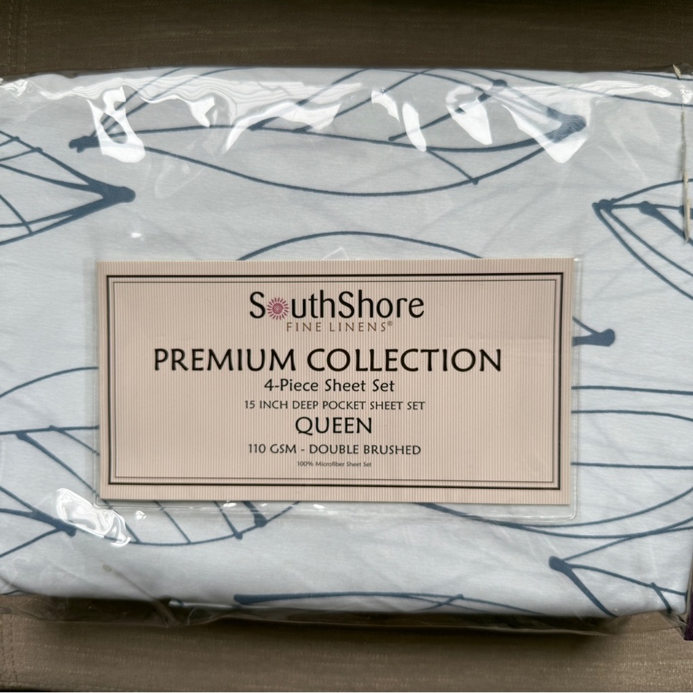 Blue and White Geometric Bedding Sheets